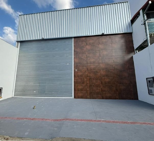 Fachada de galpão de 330 metros quadrados em Belo Horizonte executado pela Apus Construtora